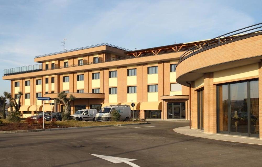 Grand Hotel Форлі Екстер'єр фото